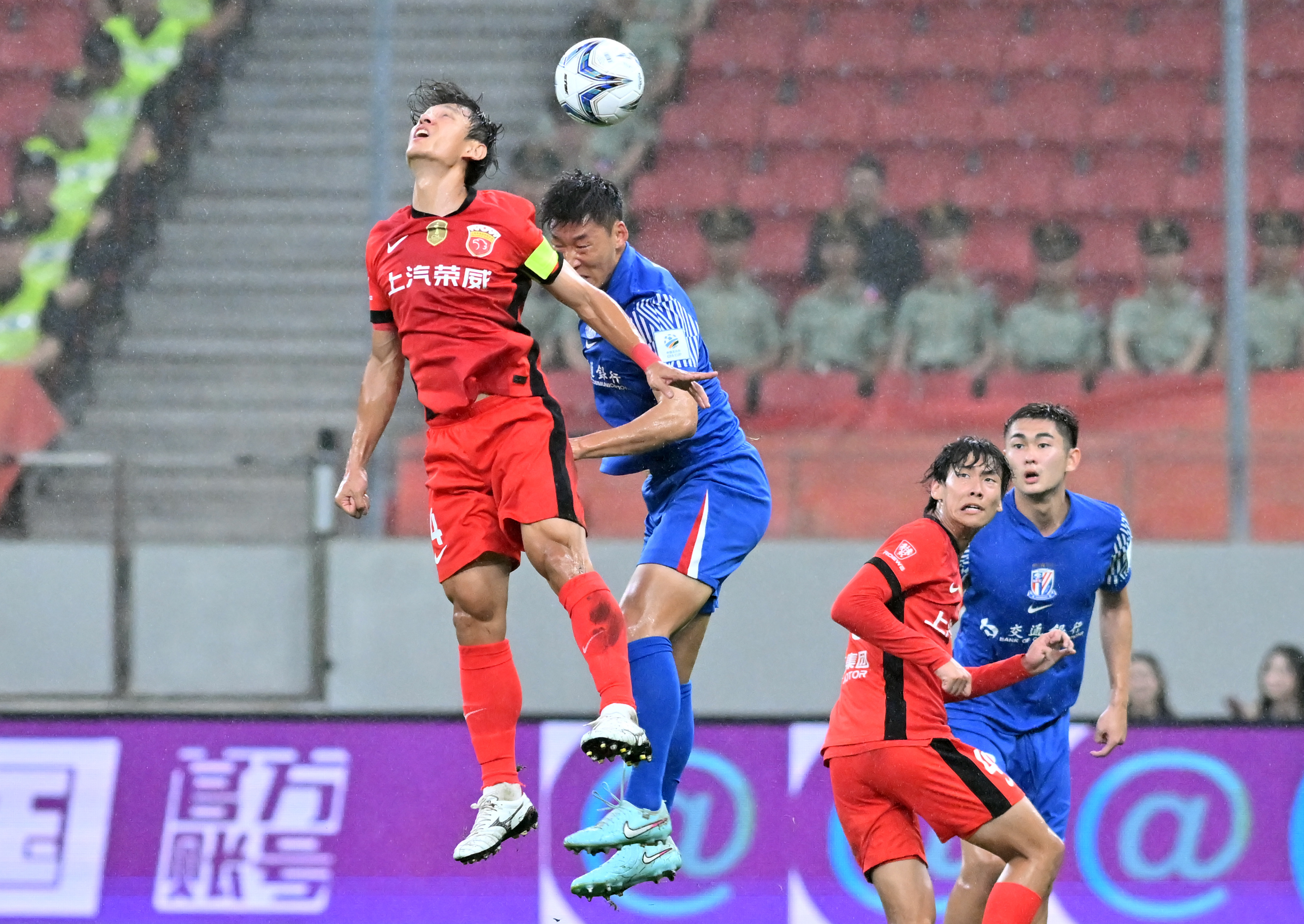 今晨突围战来临,上海海港围绕德甲队长鼓劲,气氛紧张,球探报告显示潜力的简单介绍 今晨突围战来临,上海海港围绕德甲队长鼓劲,气氛紧张,球探报告显示潜力的简单介绍