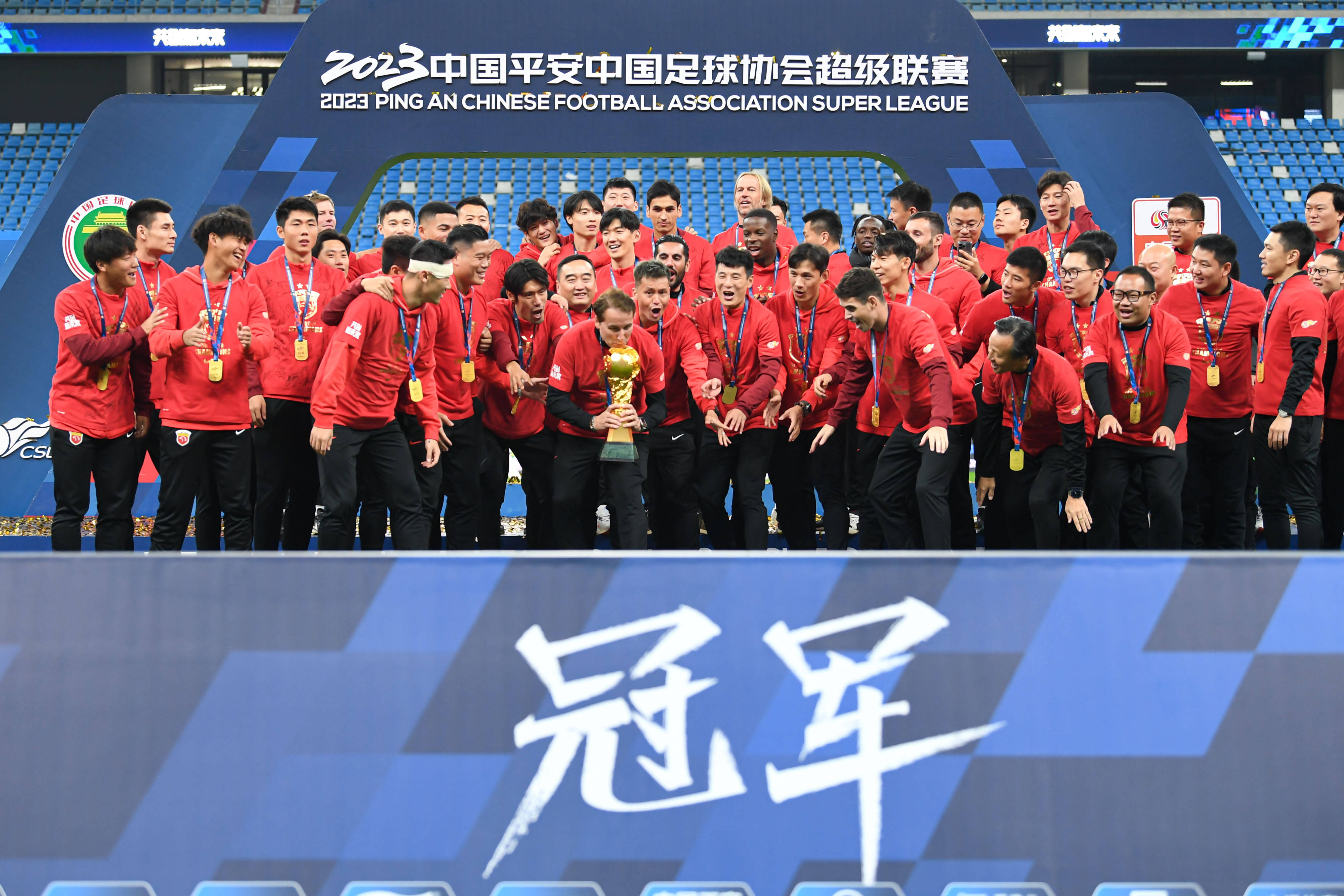 今晨突围战来临,上海海港围绕德甲队长鼓劲,气氛紧张,球探报告显示潜力的简单介绍 今晨突围战来临,上海海港围绕德甲队长鼓劲,气氛紧张,球探报告显示潜力的简单介绍